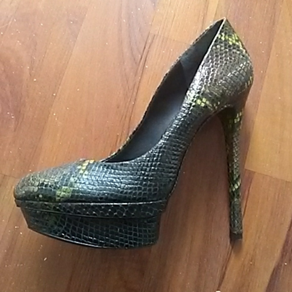 Shoes - Picture 2 of 4